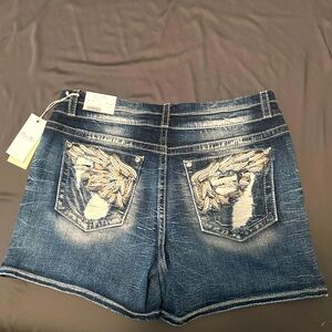 BNWT - Miss Me Mid-Rise Curvy Fit short embellished by sequence and crystals 34